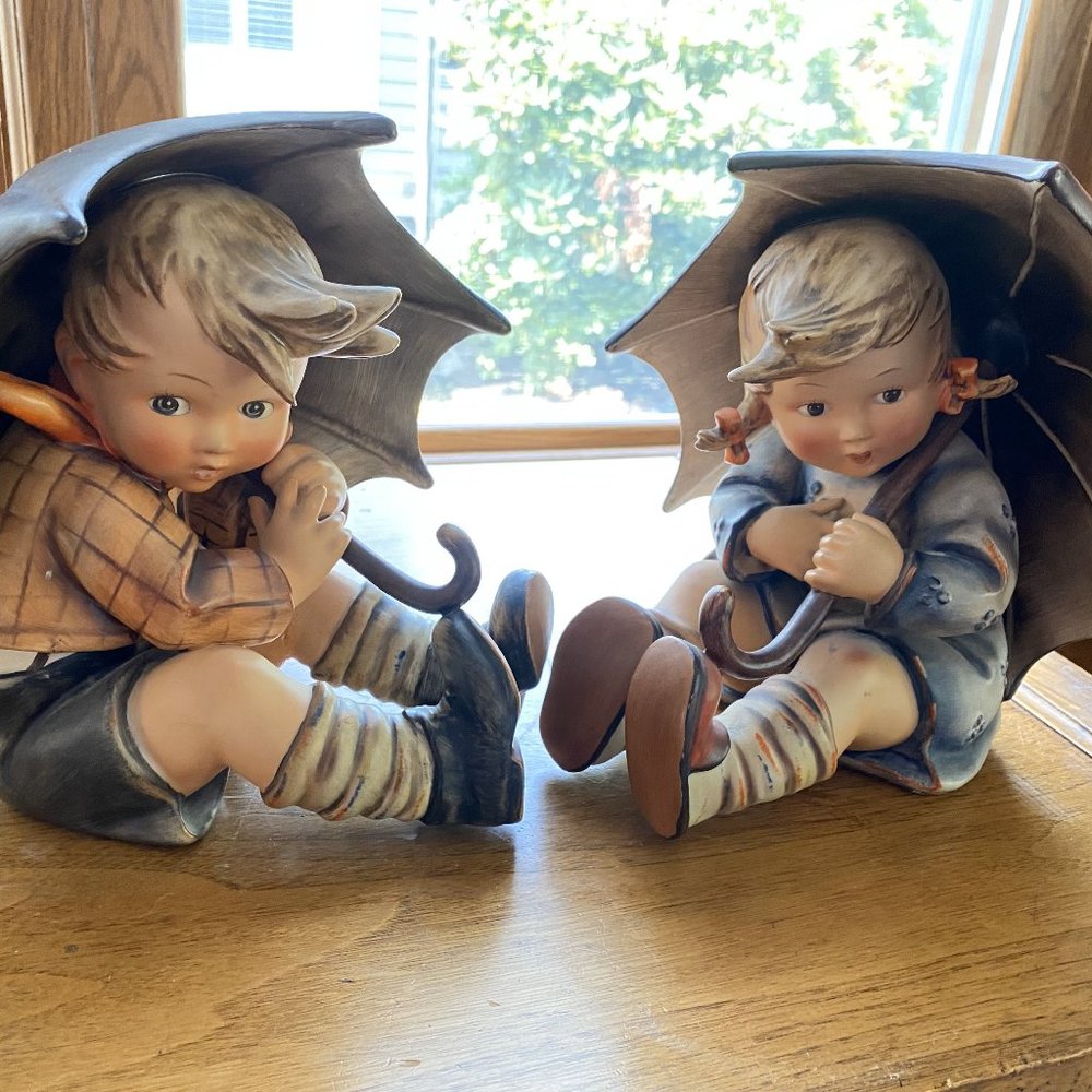 Beautiful Extra Large Hummel Umbrella Boy & Girl Figurine (1950s) 8” tall